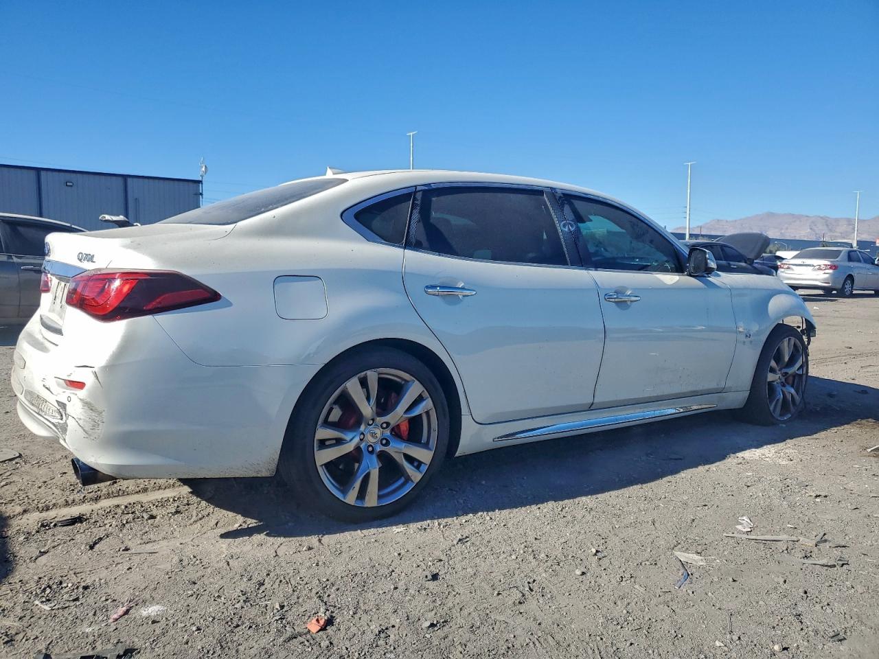 2015 INFINITI Q70L 3.7 photo 5
