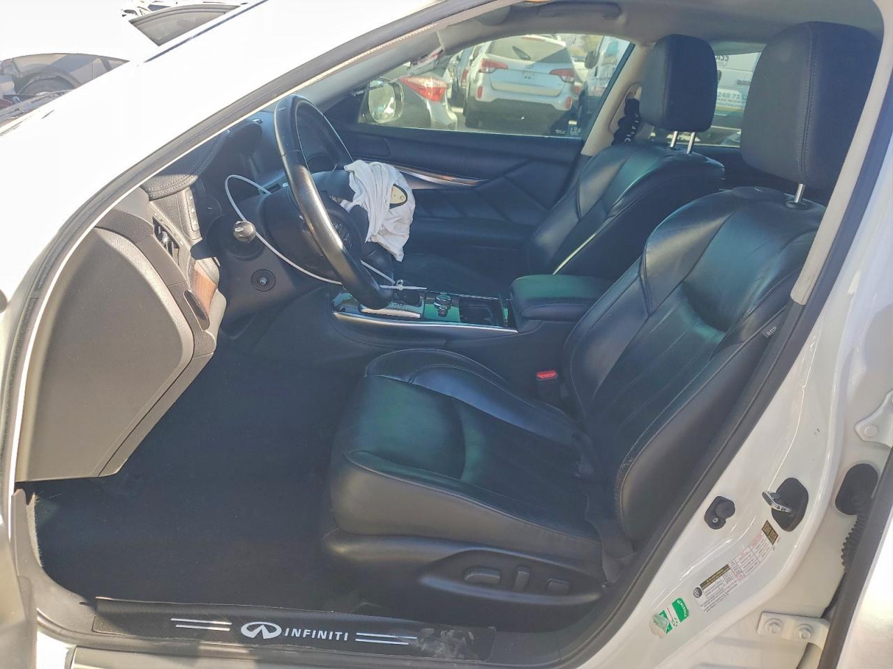 2015 INFINITI Q70L 3.7 photo 13