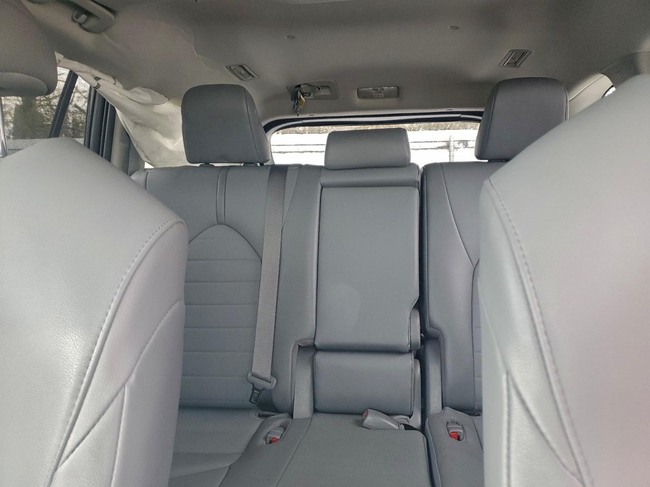 2021 TOYOTA HIGHLANDER XLE photo 10