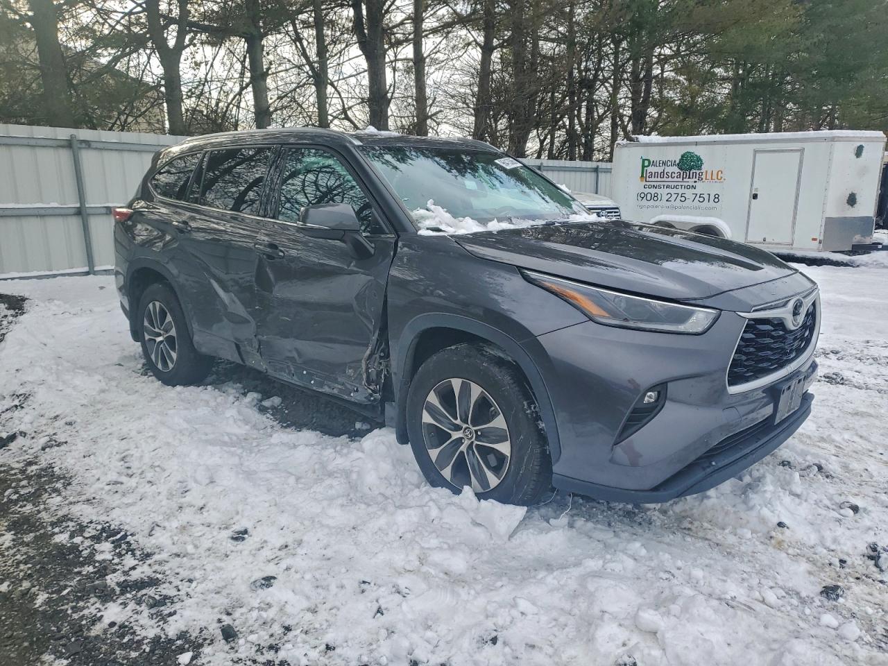 2021 TOYOTA HIGHLANDER XLE photo 4