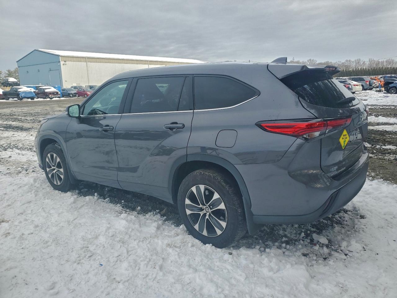 2021 TOYOTA HIGHLANDER XLE photo 2