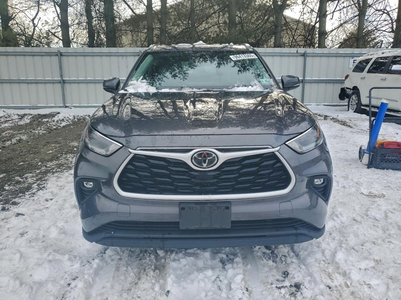 2021 TOYOTA HIGHLANDER XLE photo 5