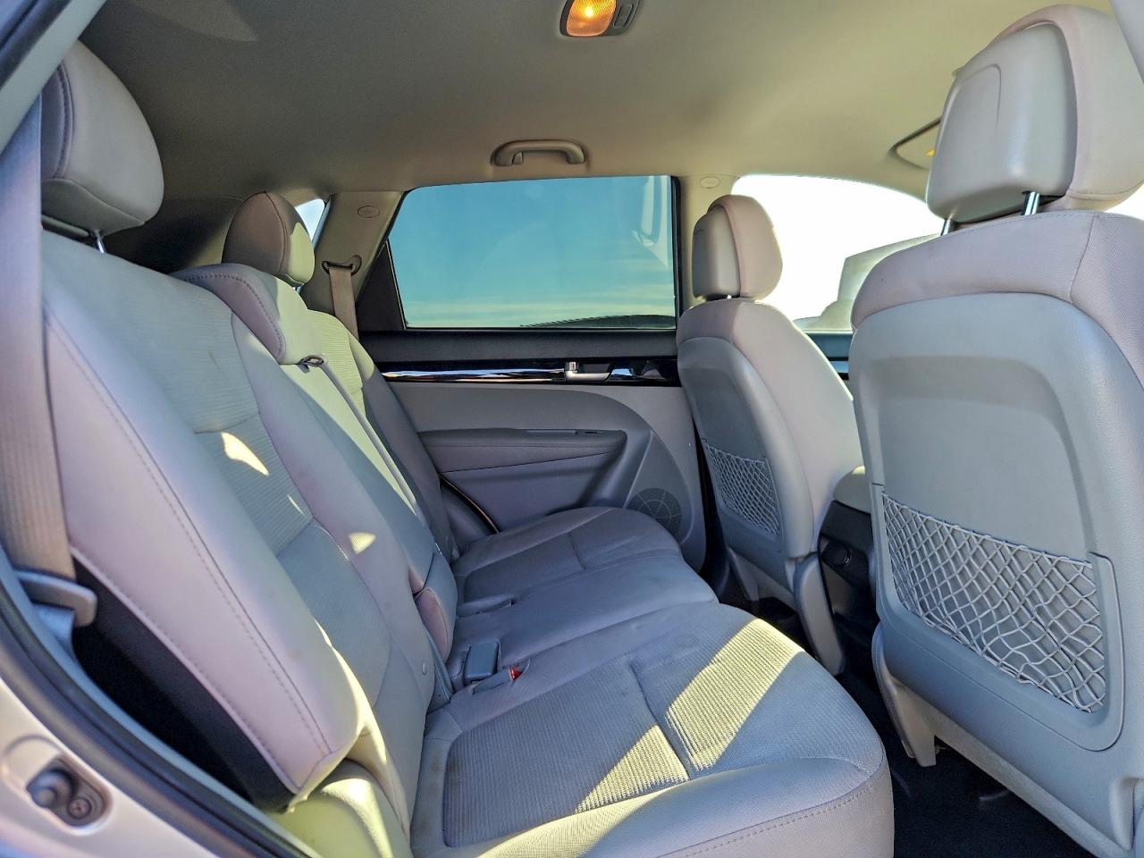 2015 KIA SORENTO LX photo 11