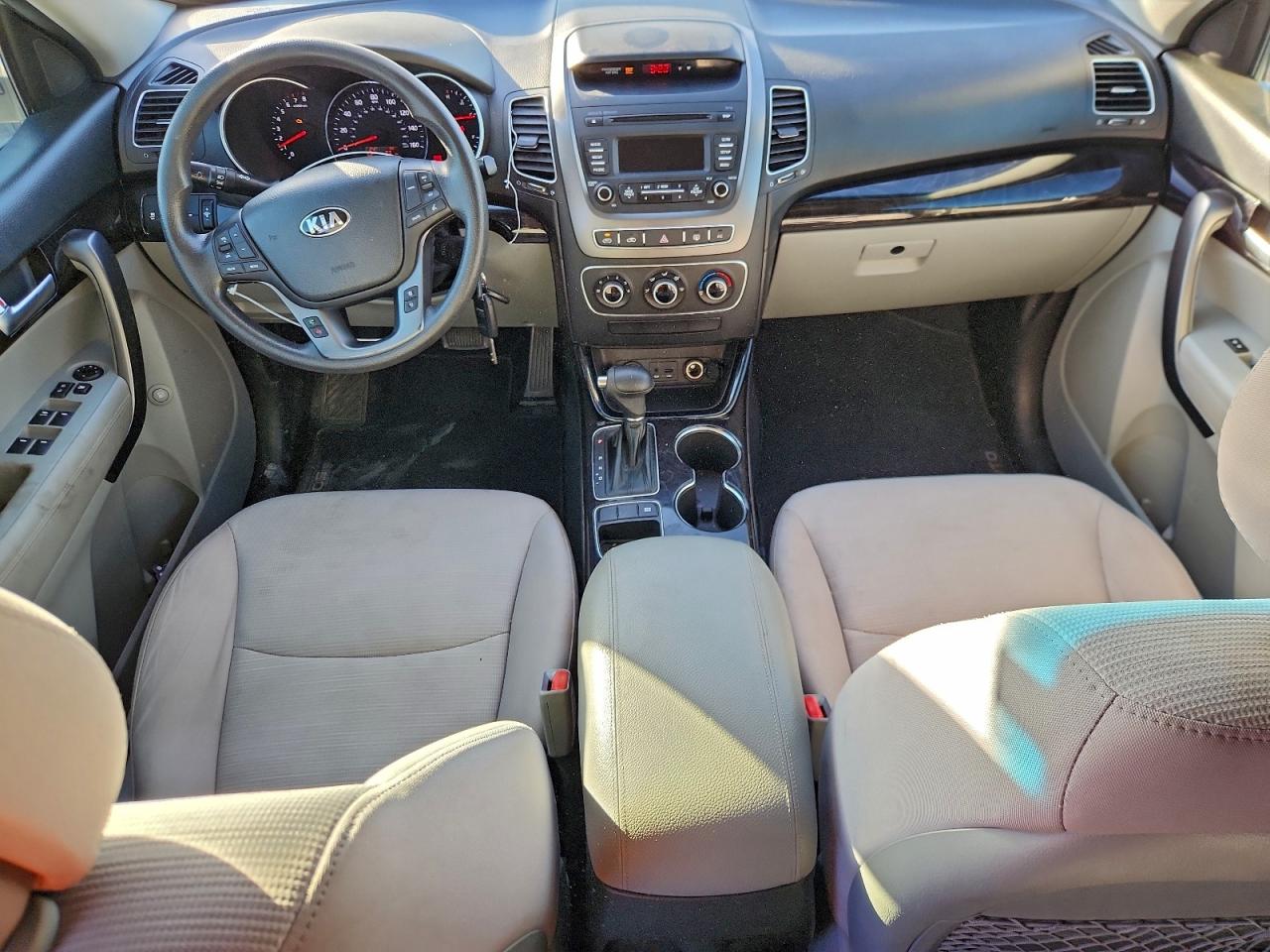 2015 KIA SORENTO LX photo 8