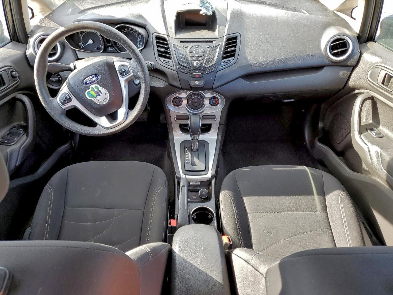2019 FORD FIESTA SE photo 8