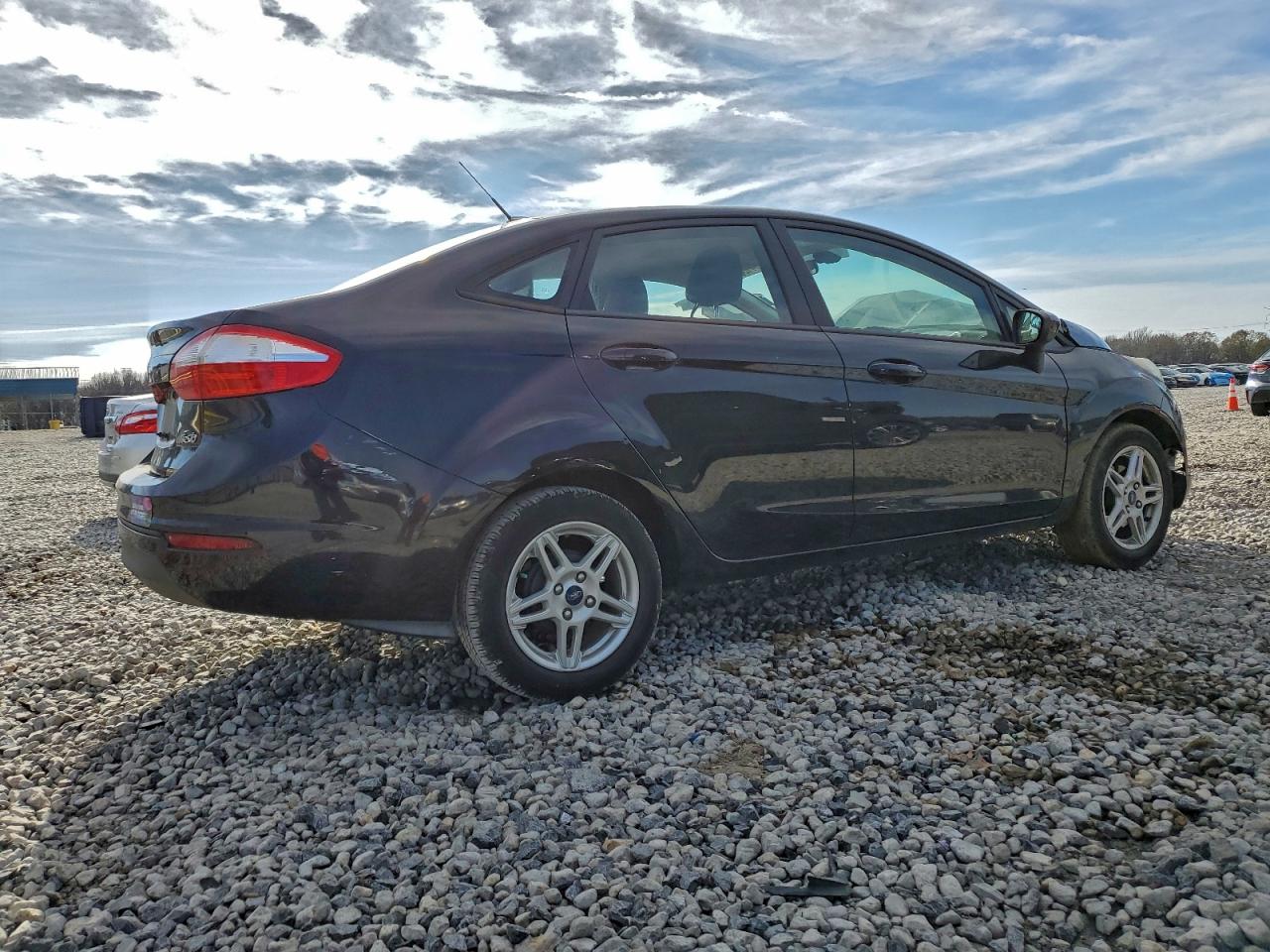 2019 FORD FIESTA SE photo 3