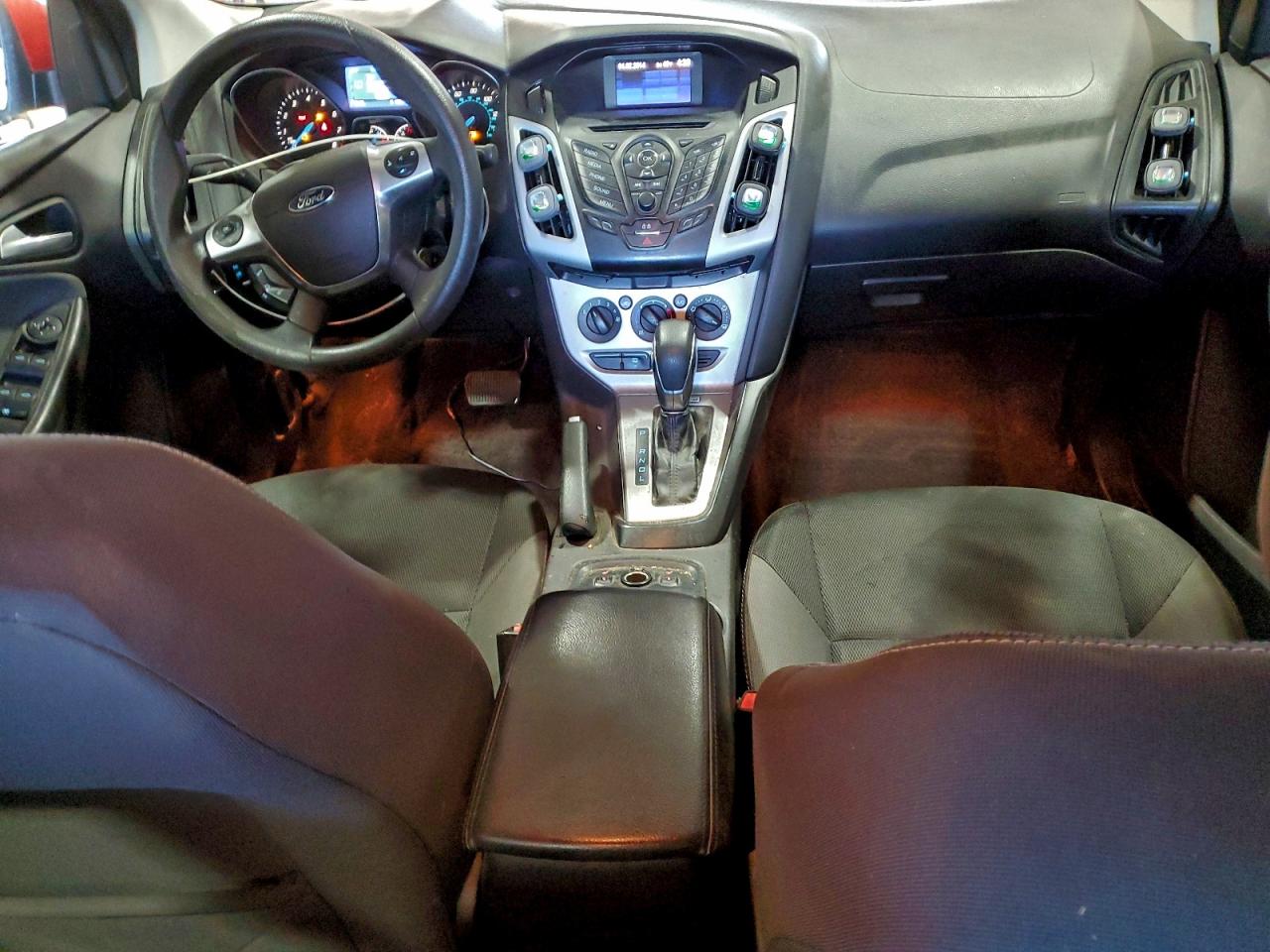 2014 FORD FOCUS SE photo 8