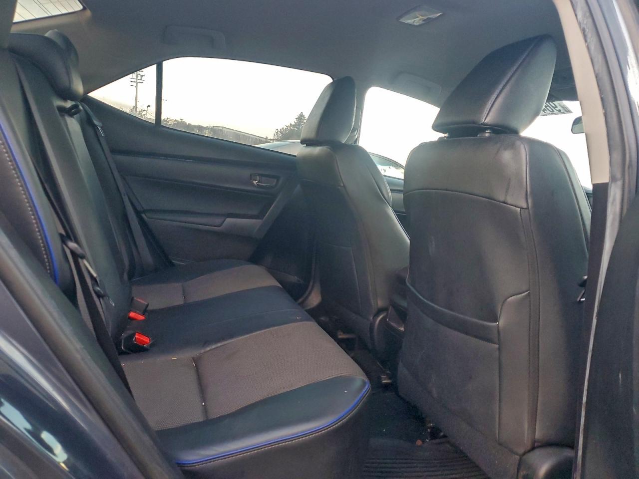2019 TOYOTA COROLLA L photo 10
