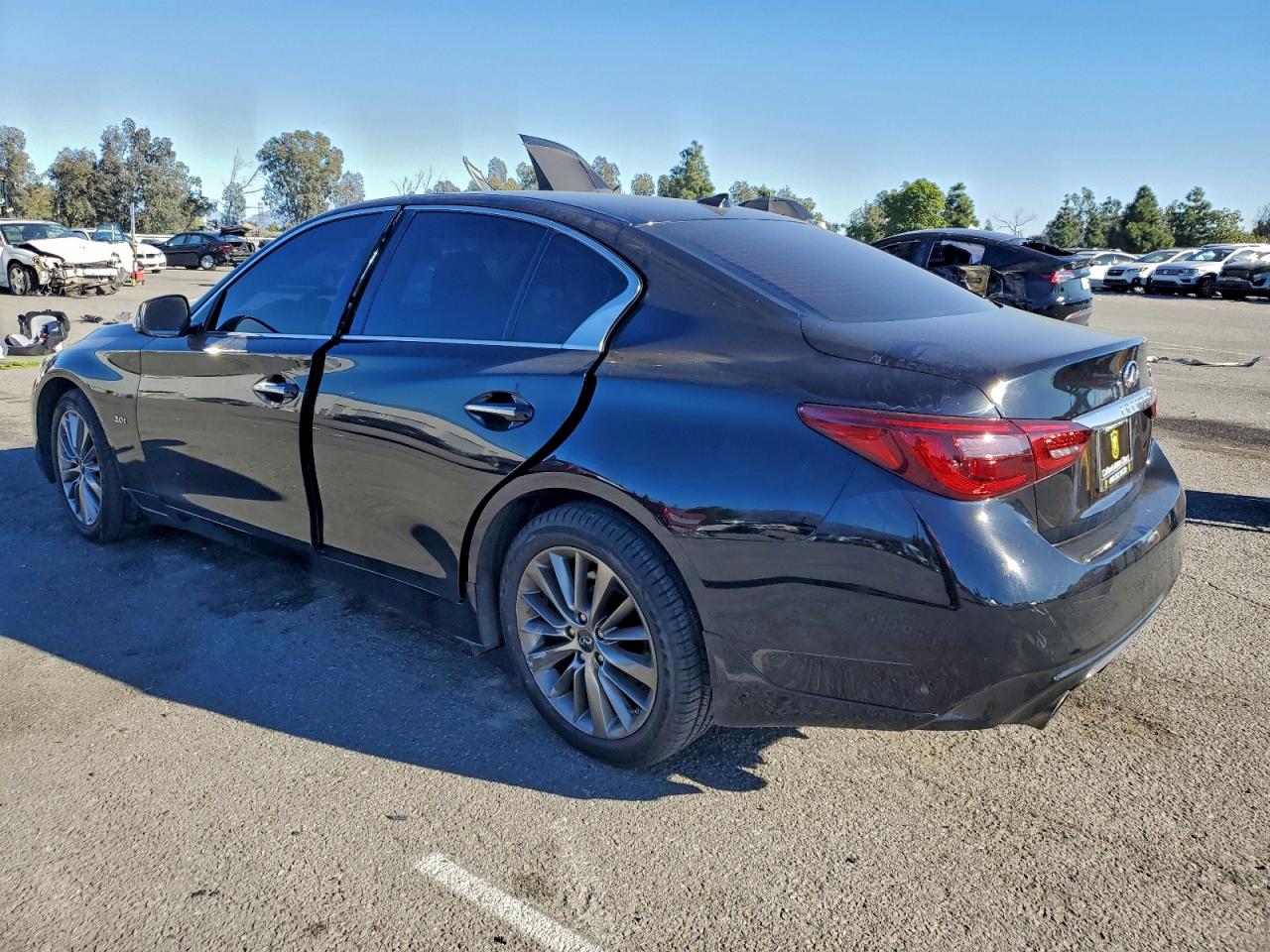 2018 INFINITI Q50 LUXE photo 2