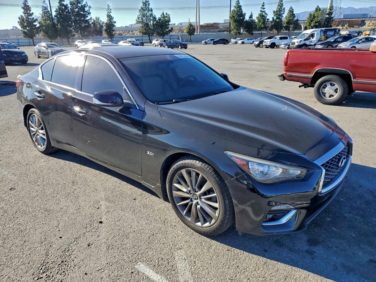 2018 INFINITI Q50 LUXE photo 4