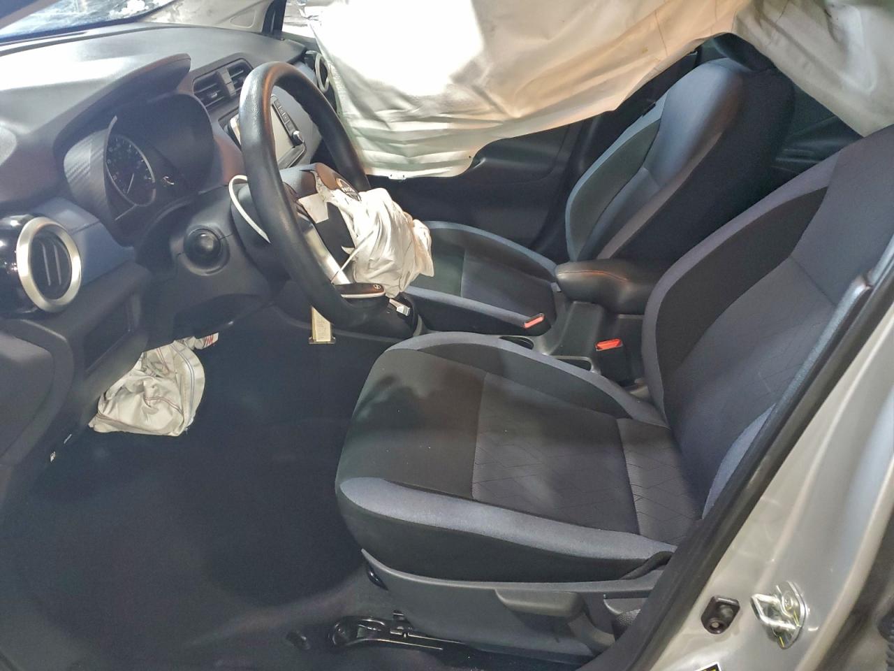 2025 NISSAN VERSA SV photo 7
