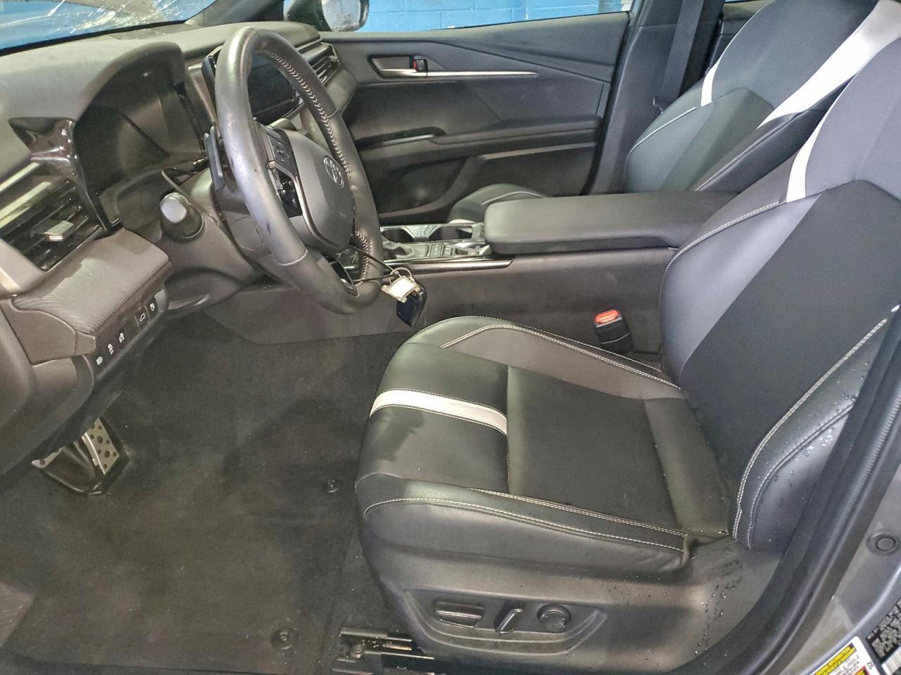 2025 TOYOTA CAMRY XSE photo 7