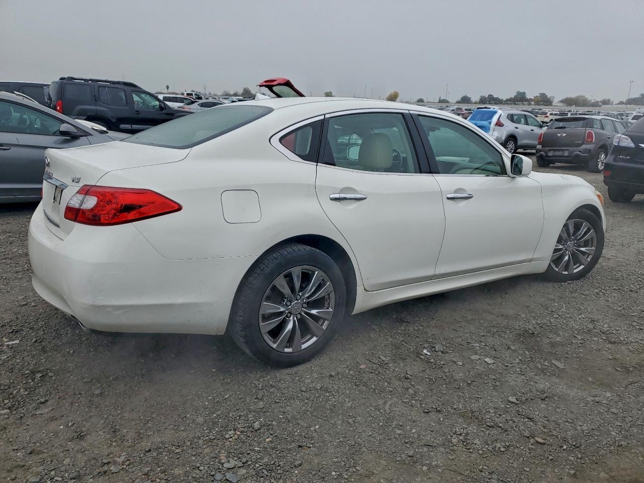 2011 INFI M37 photo 3