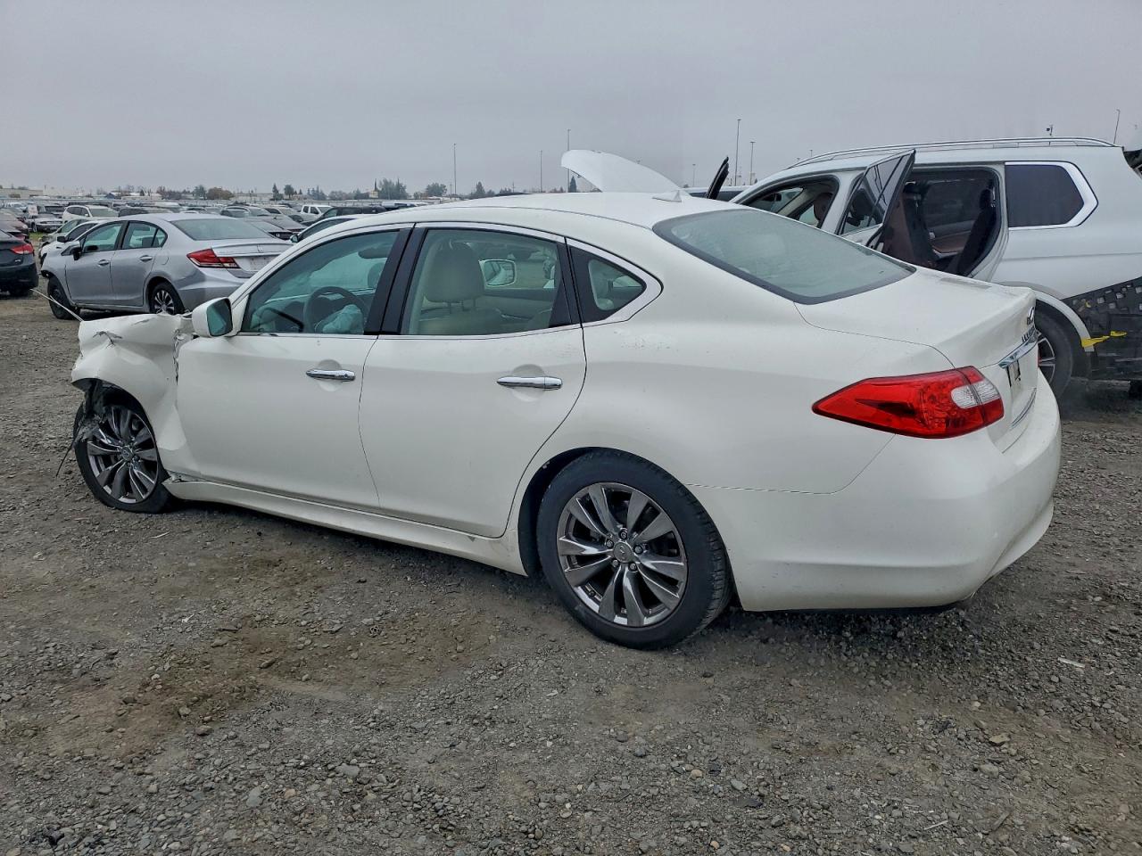 2011 INFI M37 photo 2