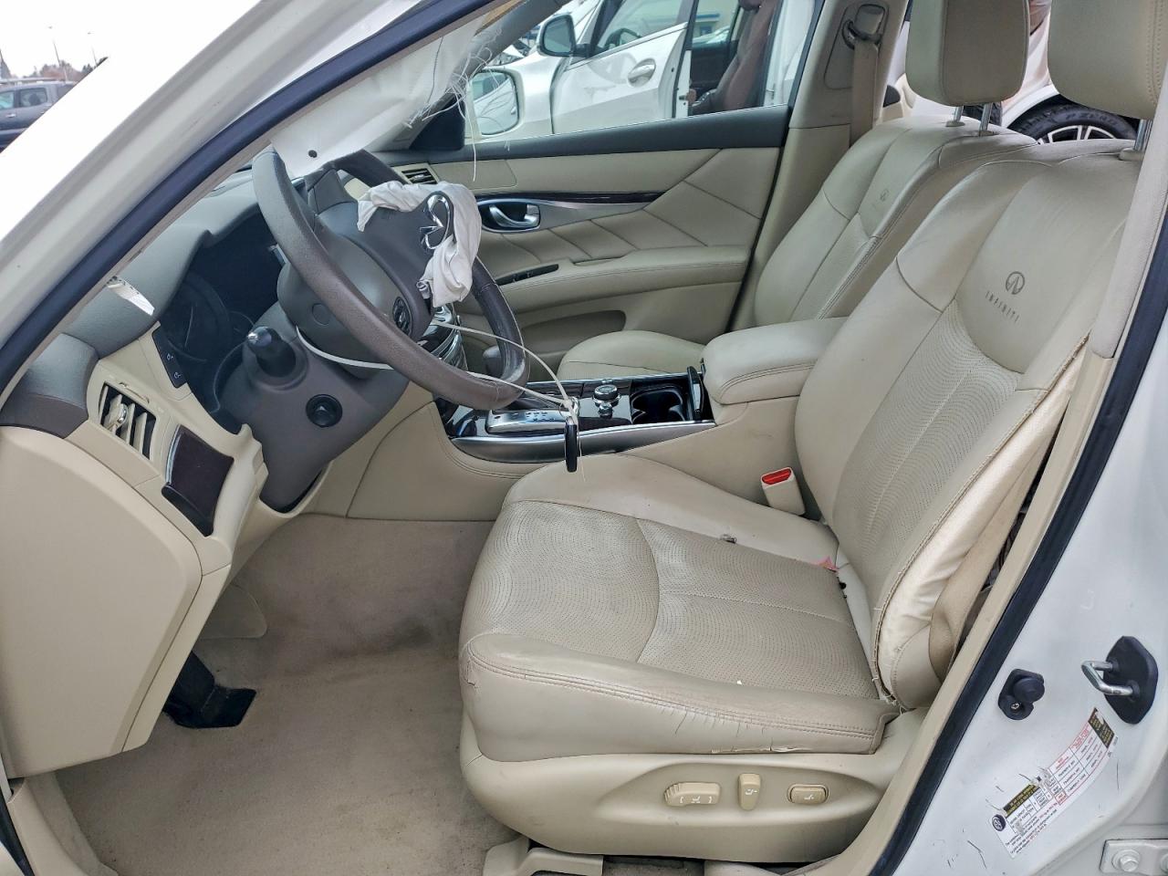 2011 INFI M37 photo 7