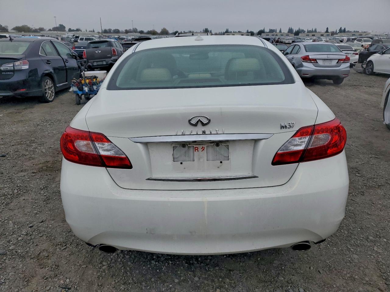 2011 INFI M37 photo 6