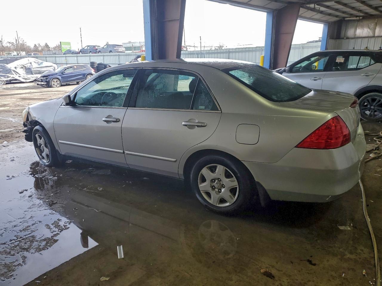 2006 HONDA ACCORD LX photo 2