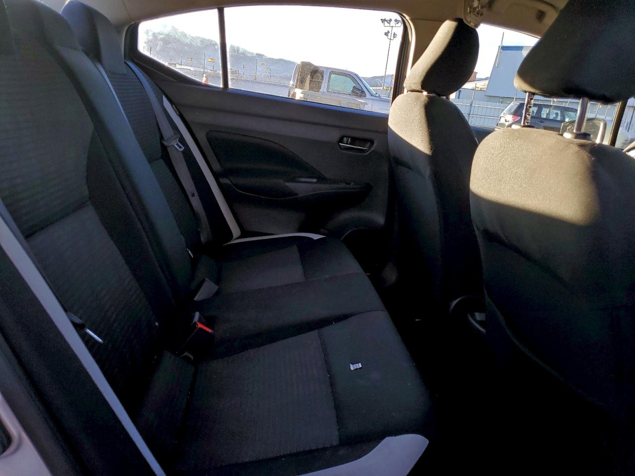2021 NISSAN VERSA SV photo 10