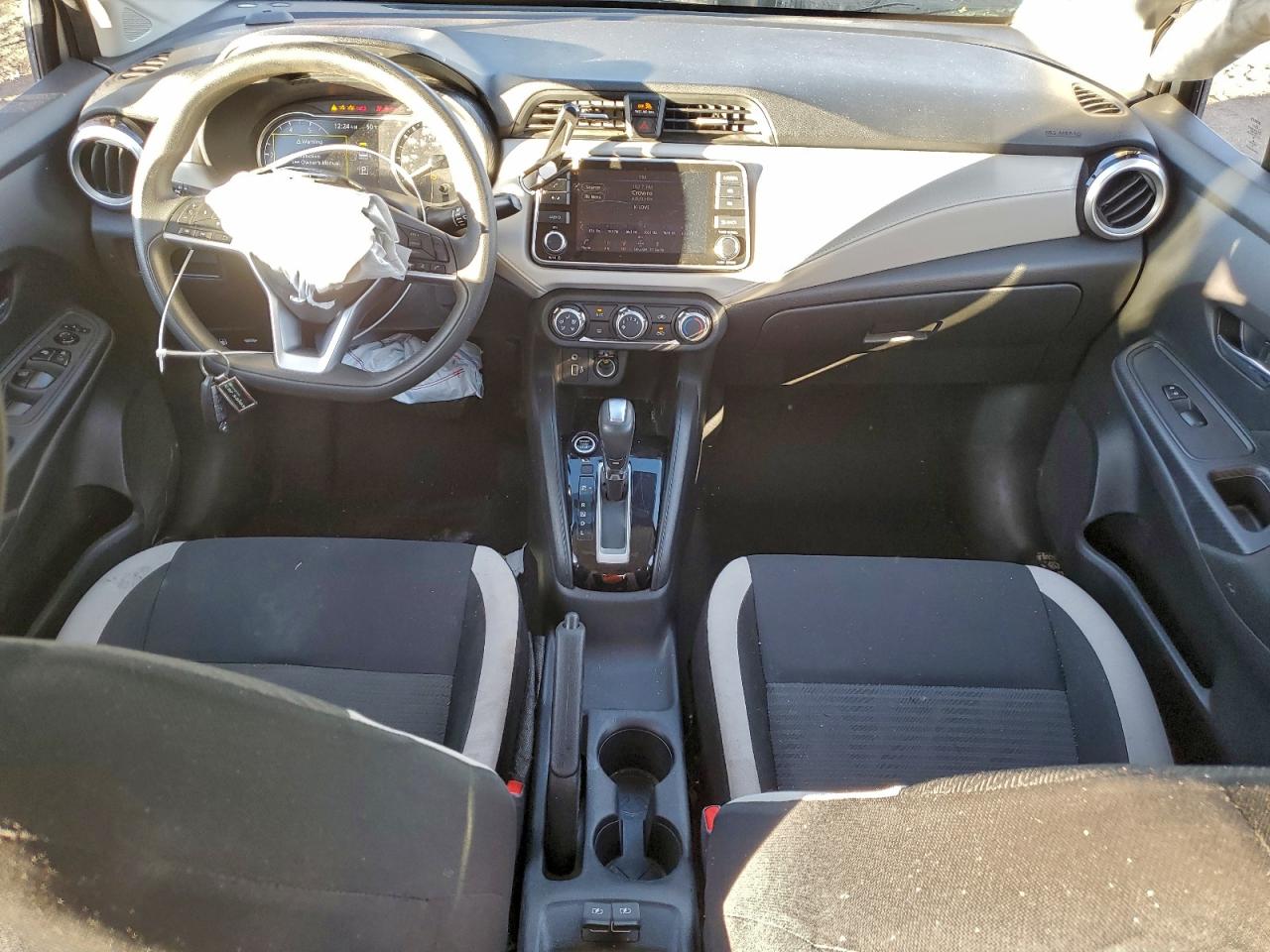 2021 NISSAN VERSA SV photo 8