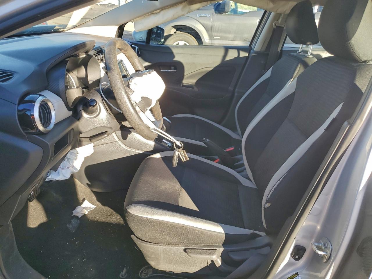 2021 NISSAN VERSA SV photo 7