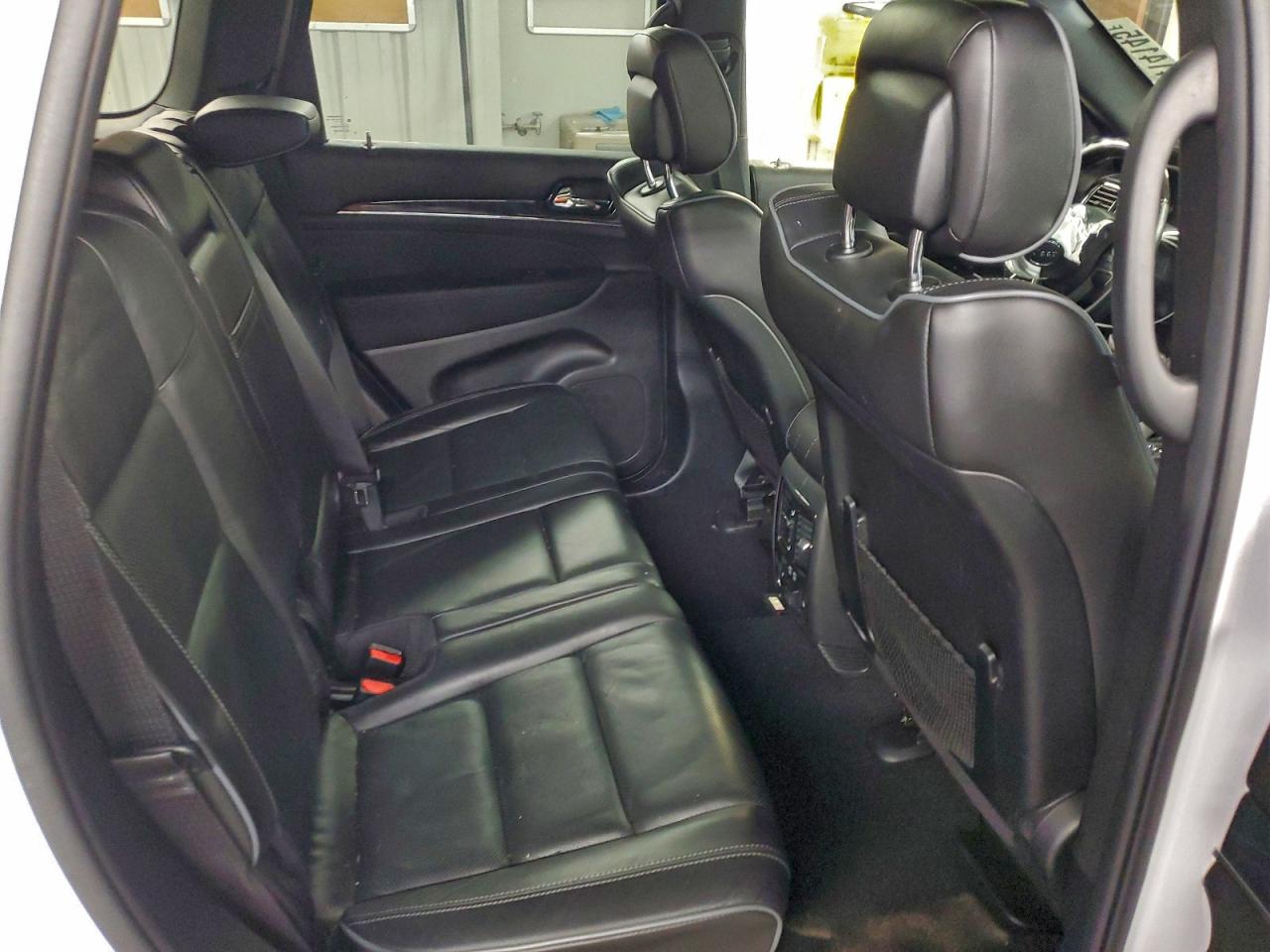 2020 JEEP GRAND CHEROKEE OVERLAND photo 11