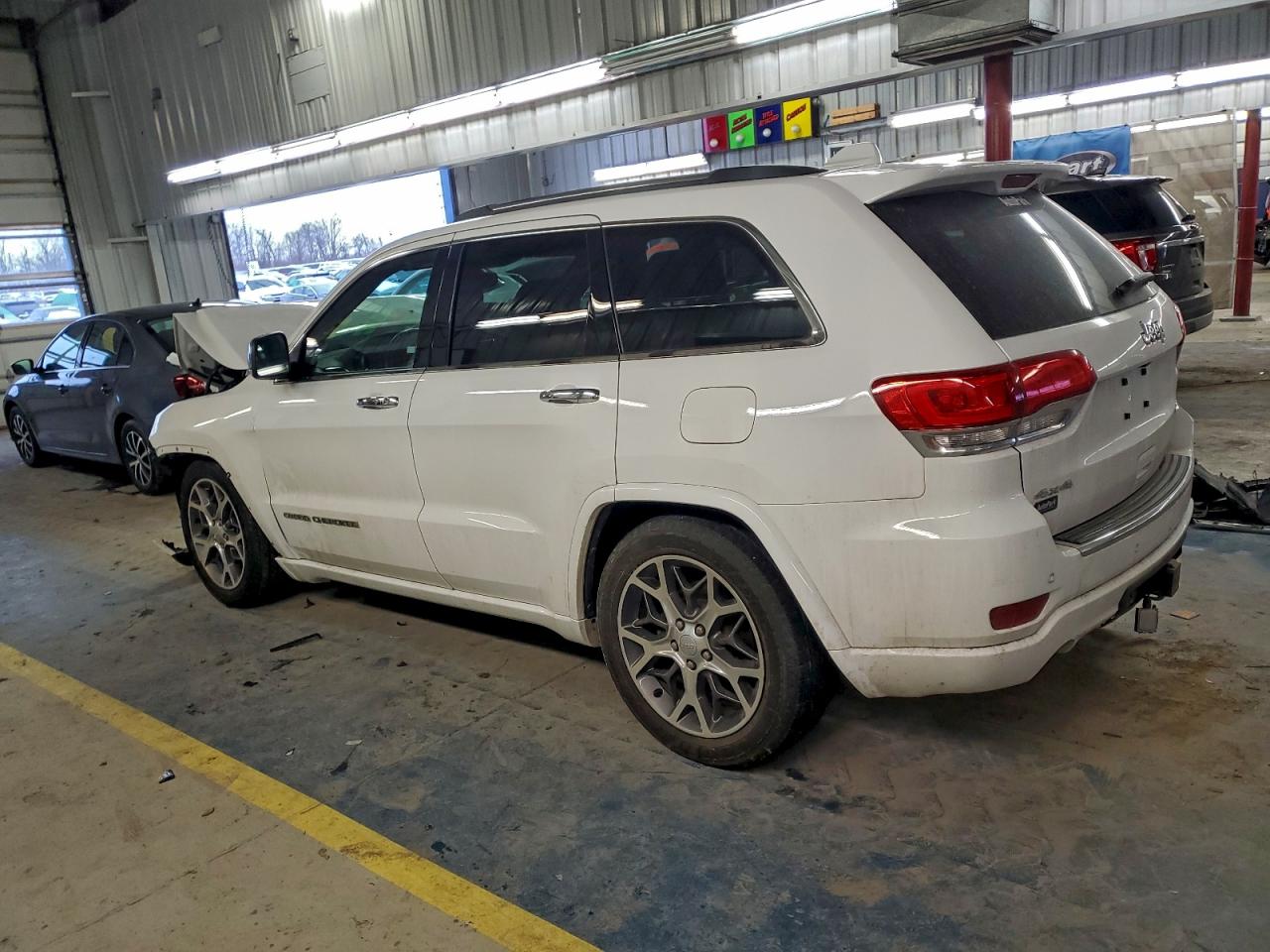 2020 JEEP GRAND CHEROKEE OVERLAND photo 2