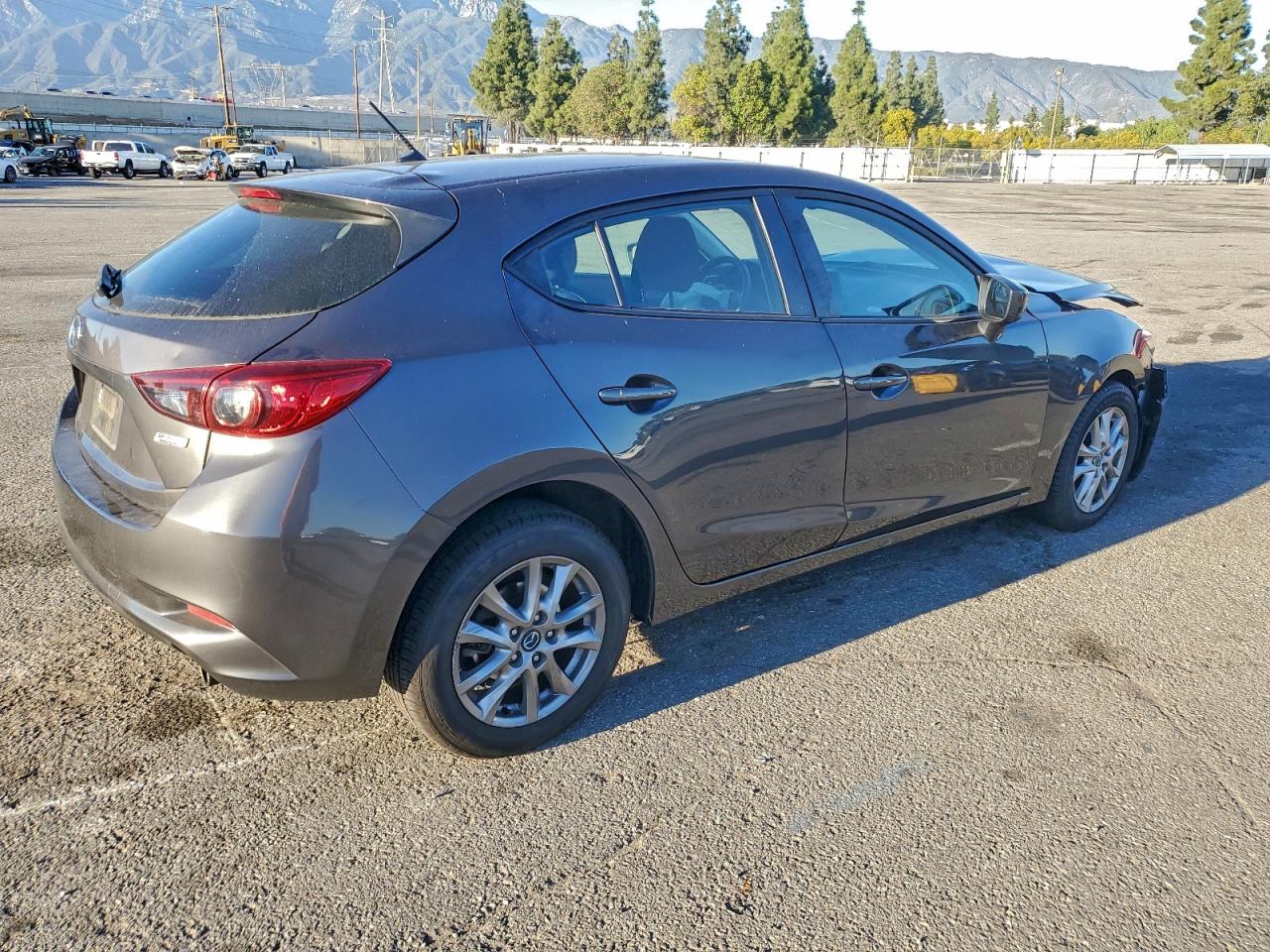 2017 MAZDA 3 SPORT photo 3