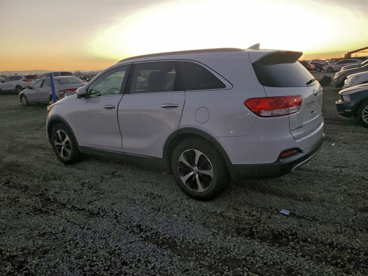 2016 KIA SORENTO EX photo 2