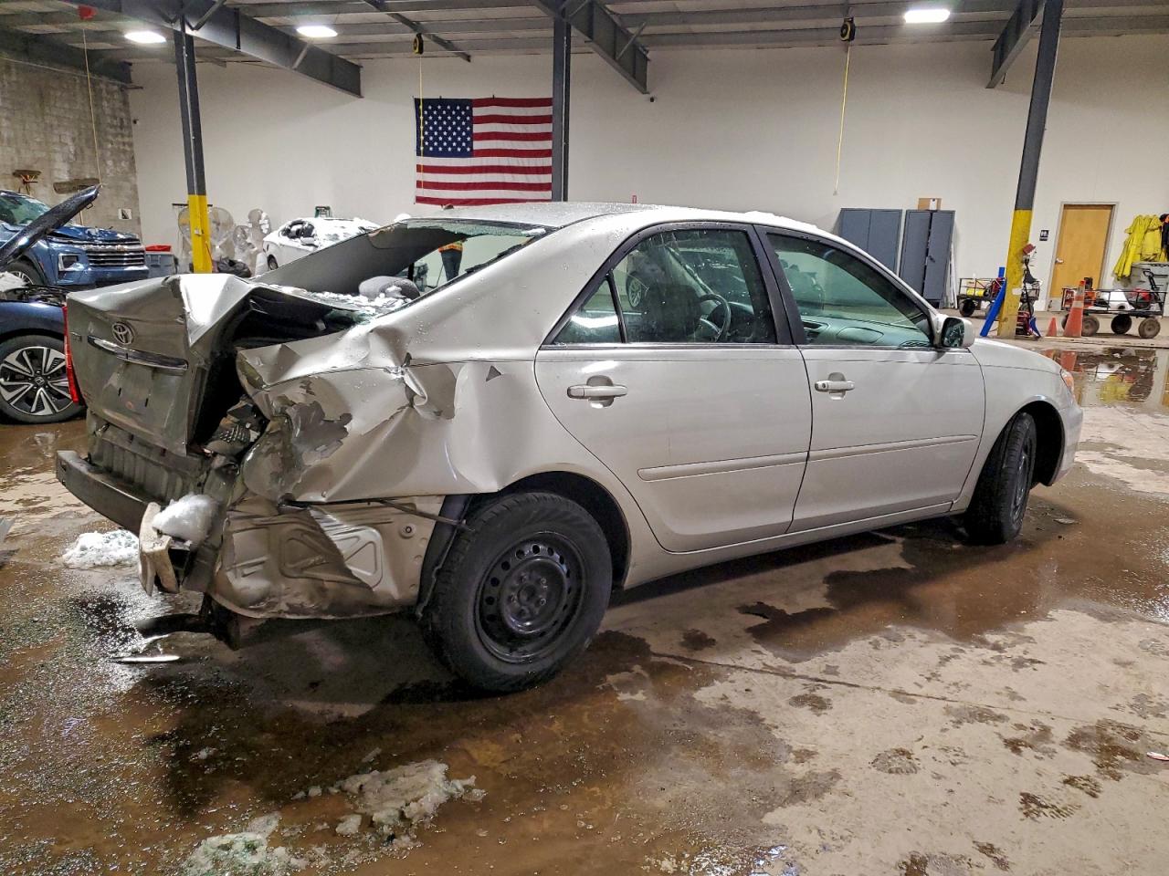2003 TOYOTA CAMRY LE photo 3