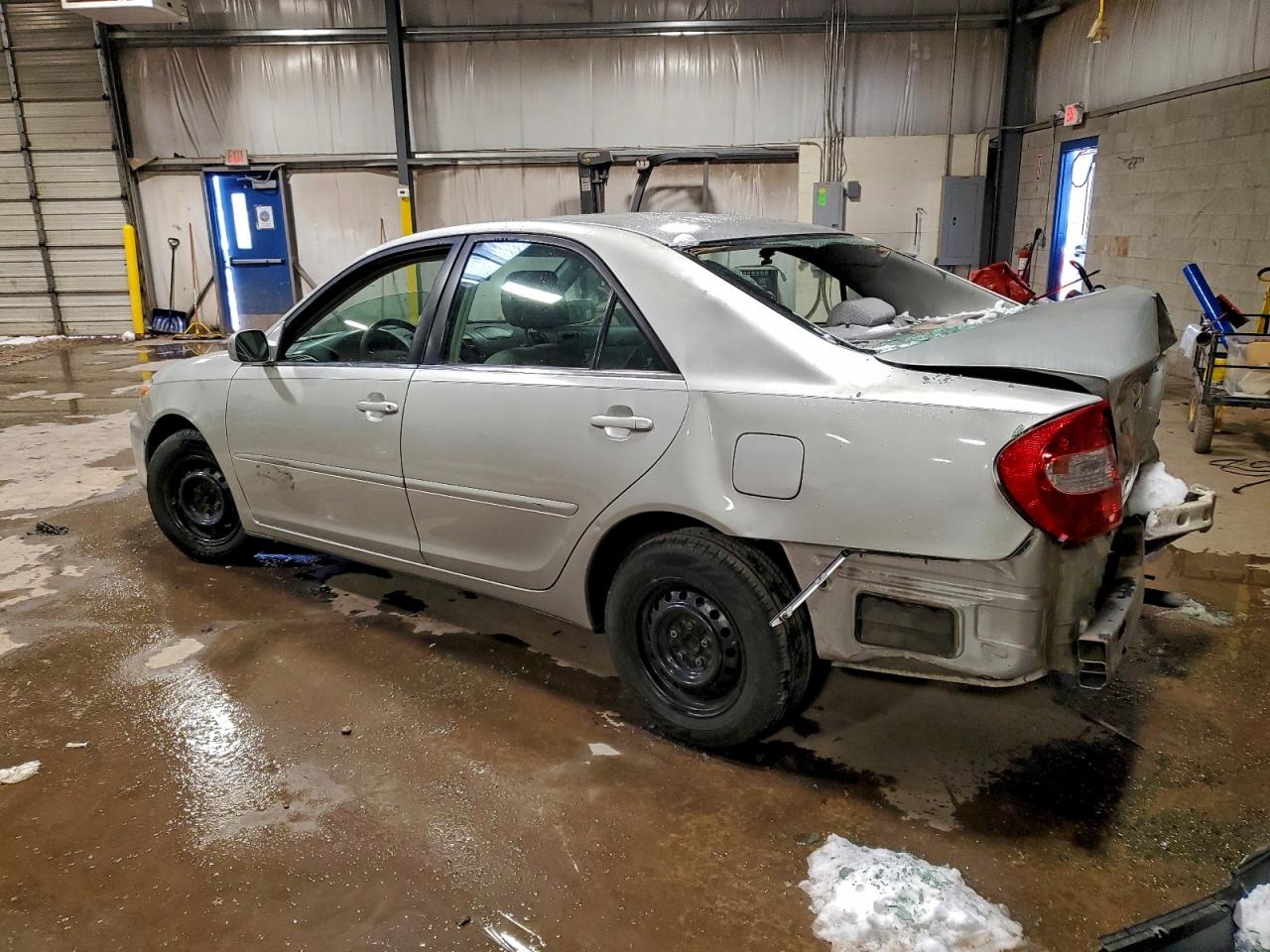 2003 TOYOTA CAMRY LE photo 2