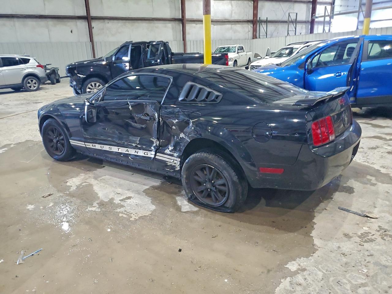 2005 FORD MUSTANG photo 2