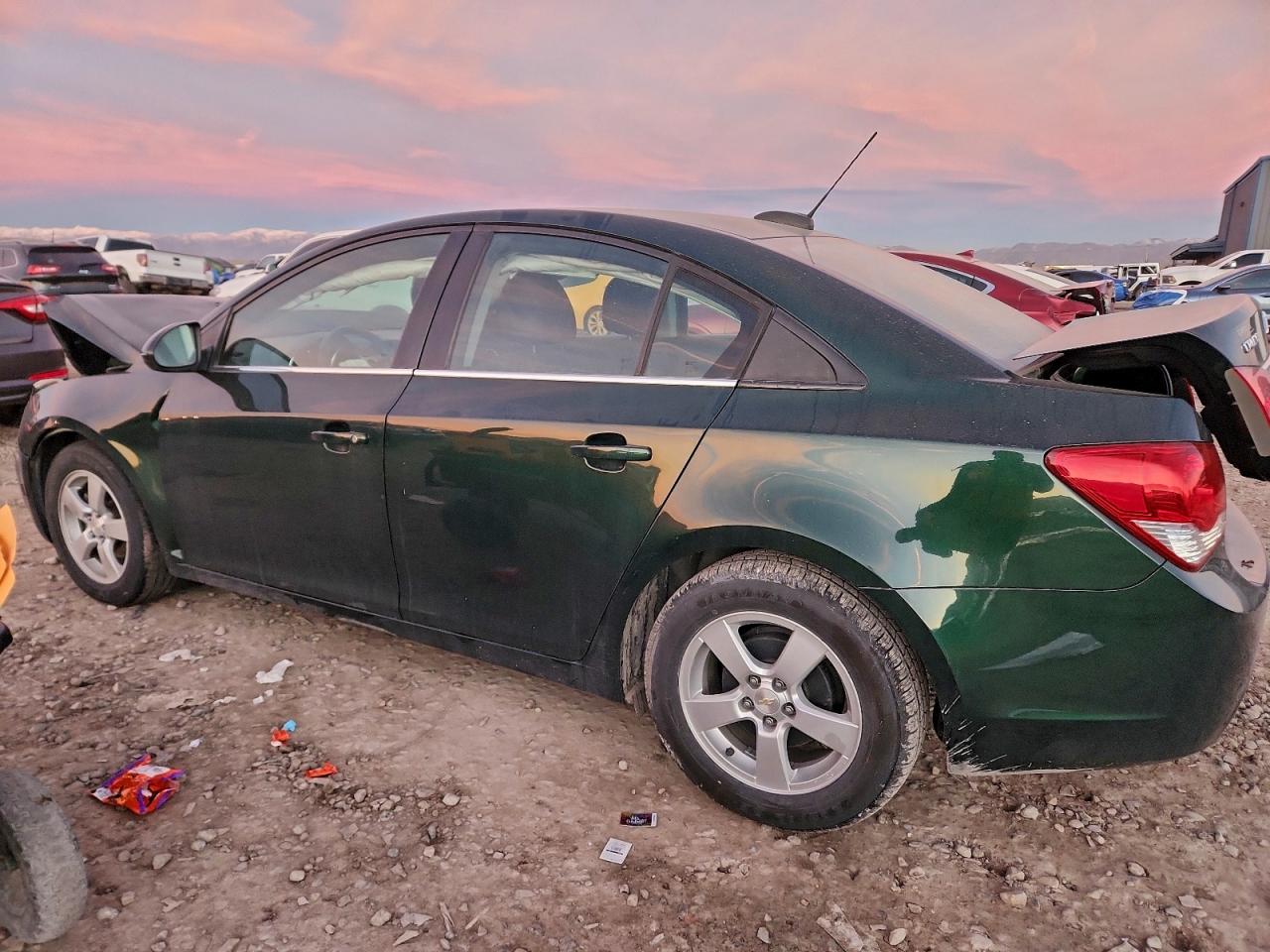 2015 CHEVROLET CRUZE LT photo 2