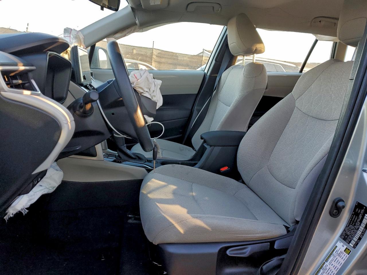 2025 TOYOTA COROLLA CROSS L photo 13