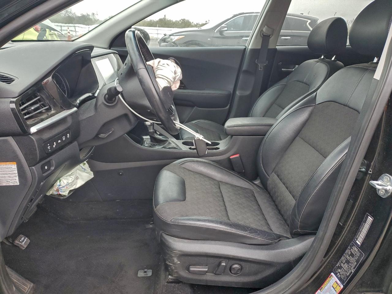 2022 KIA NIRO LX photo 7