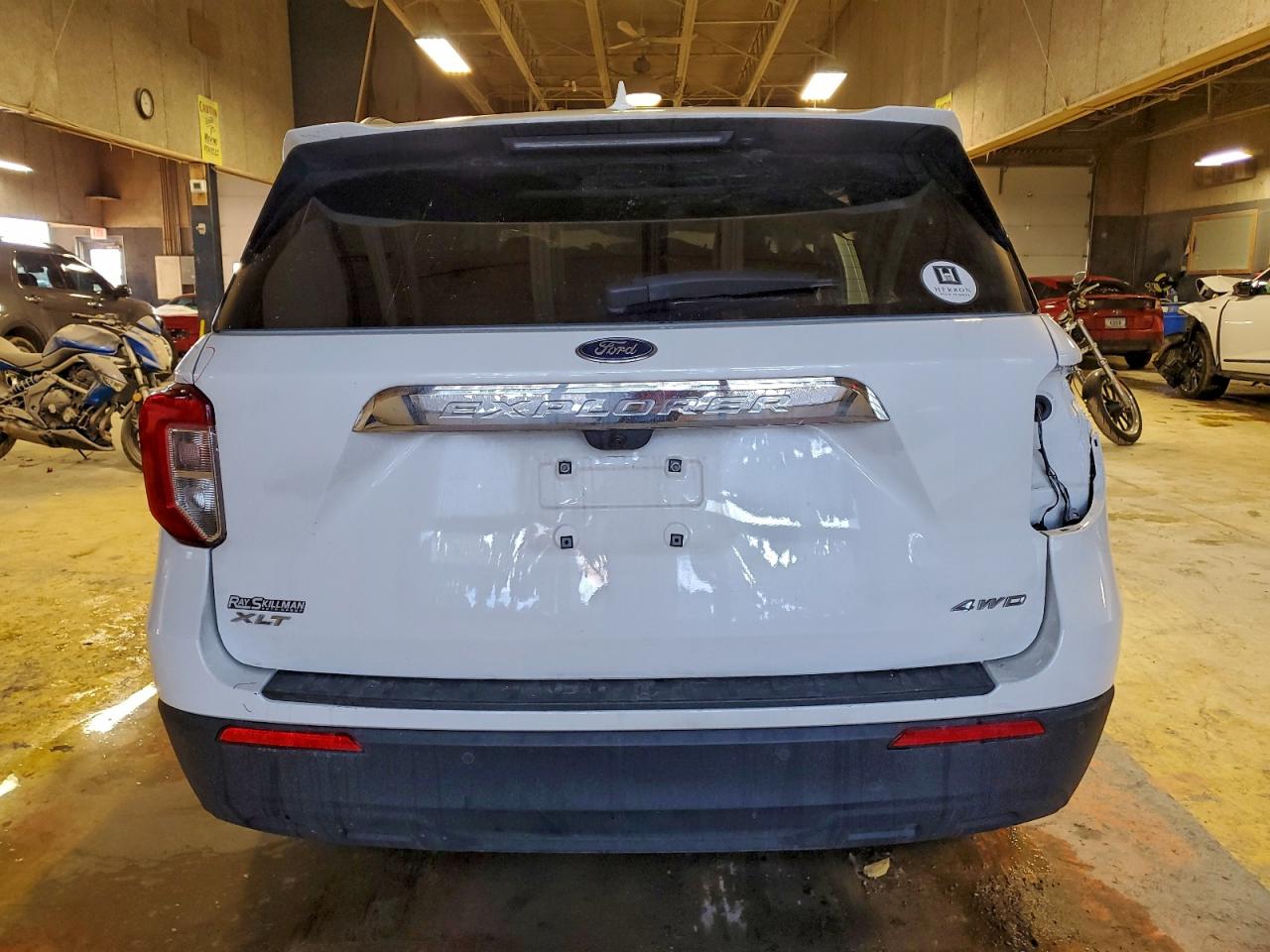 2023 FORD EXPLORER XLT photo 6