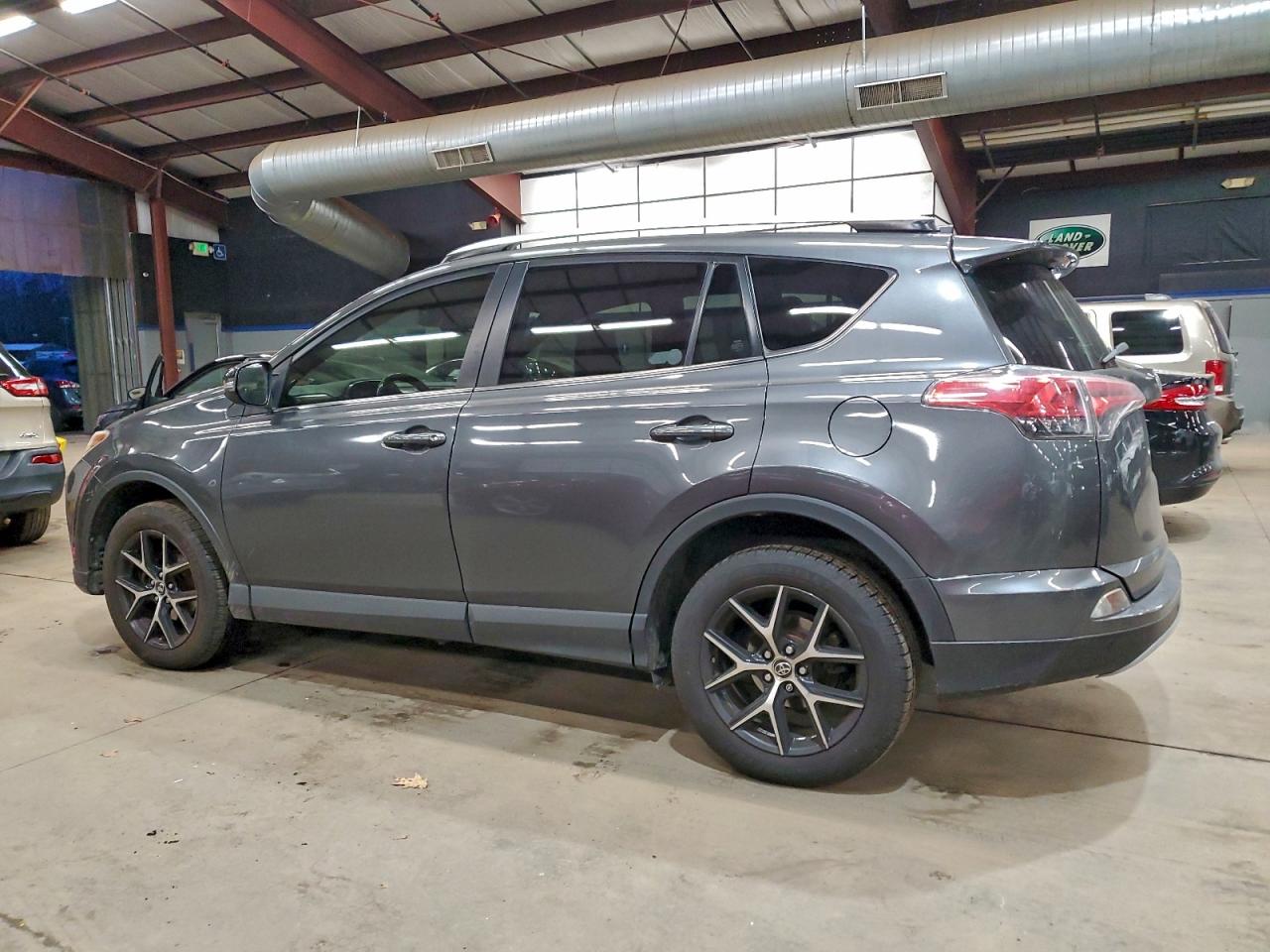 2016 TOYOTA RAV4 SE photo 2