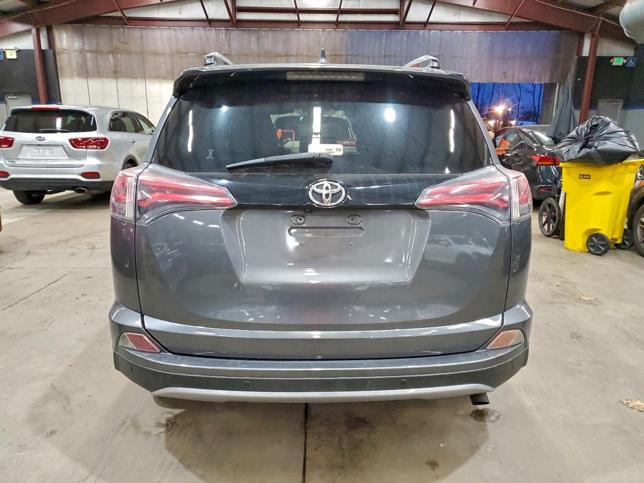 2016 TOYOTA RAV4 SE photo 6