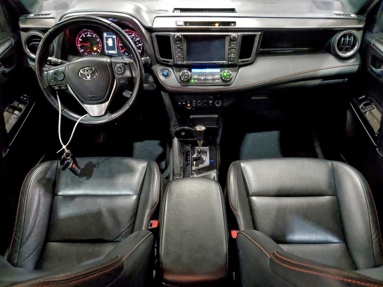 2016 TOYOTA RAV4 SE photo 8