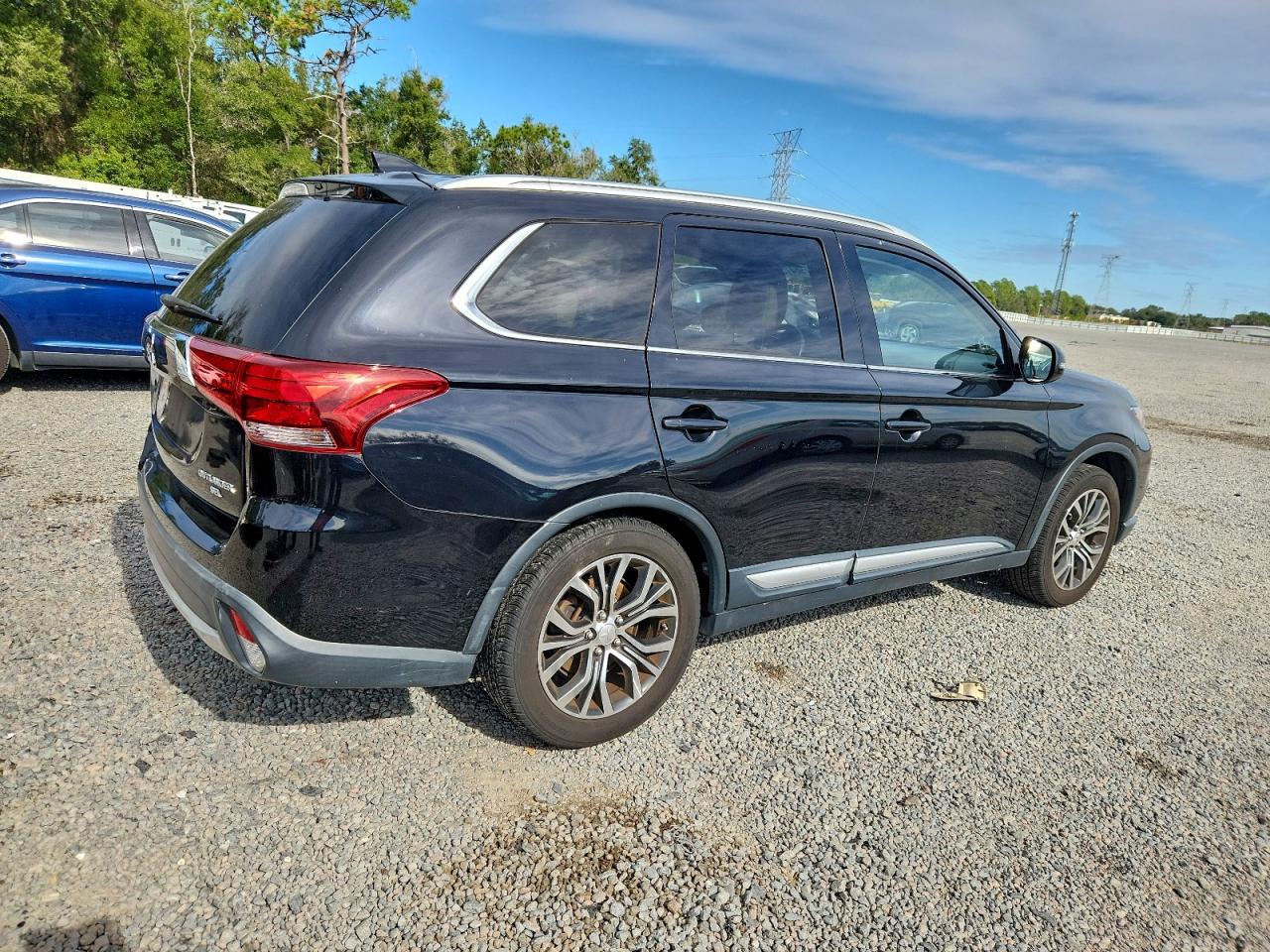 2017 MITSUBISHI OUTLANDER SE photo 3