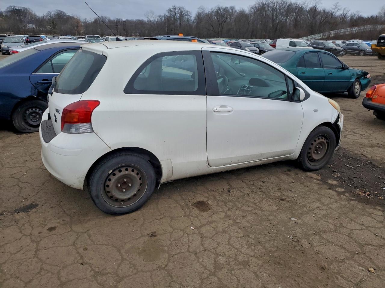 2009 TOYOTA YARIS photo 3