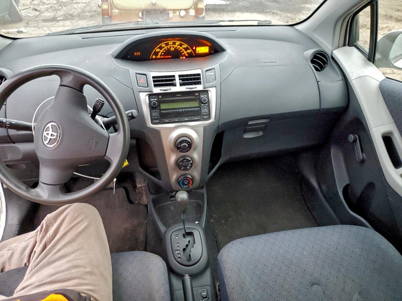 2009 TOYOTA YARIS photo 8
