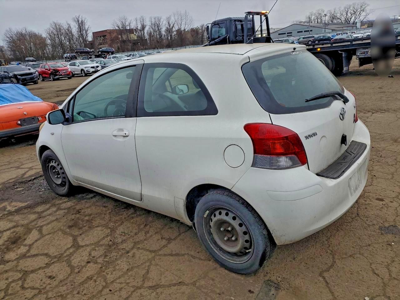 2009 TOYOTA YARIS photo 2