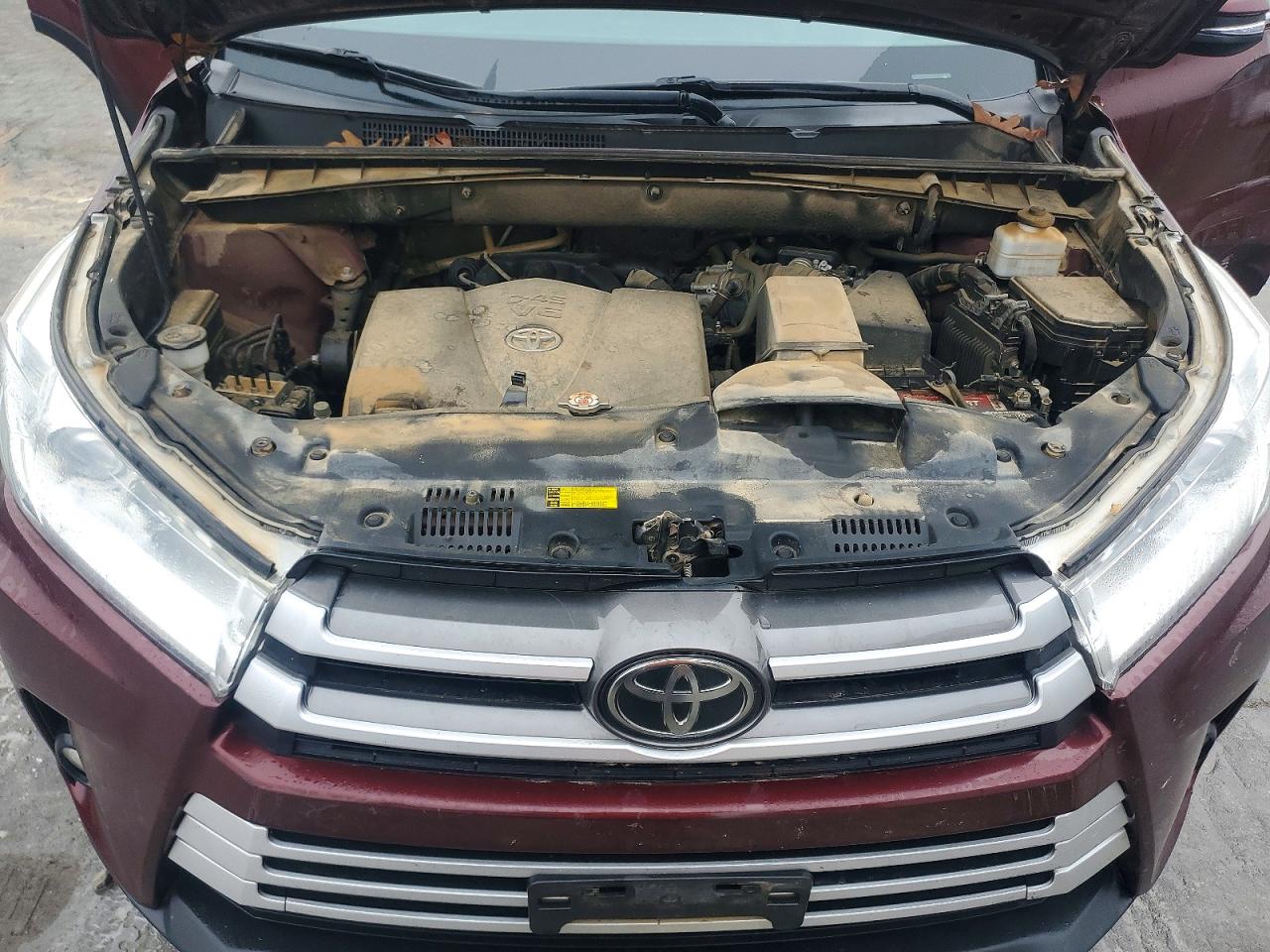 2019 TOYOTA HIGHLANDER SE photo 12