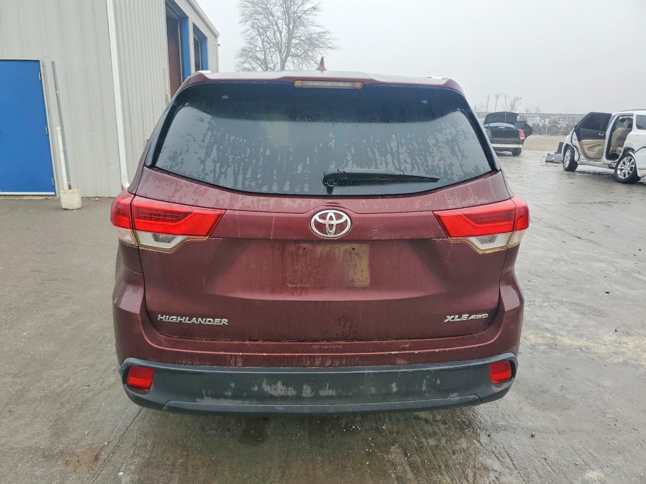 2019 TOYOTA HIGHLANDER SE photo 6