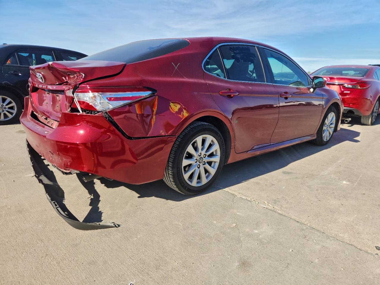 2018 TOYOTA CAMRY L photo 3