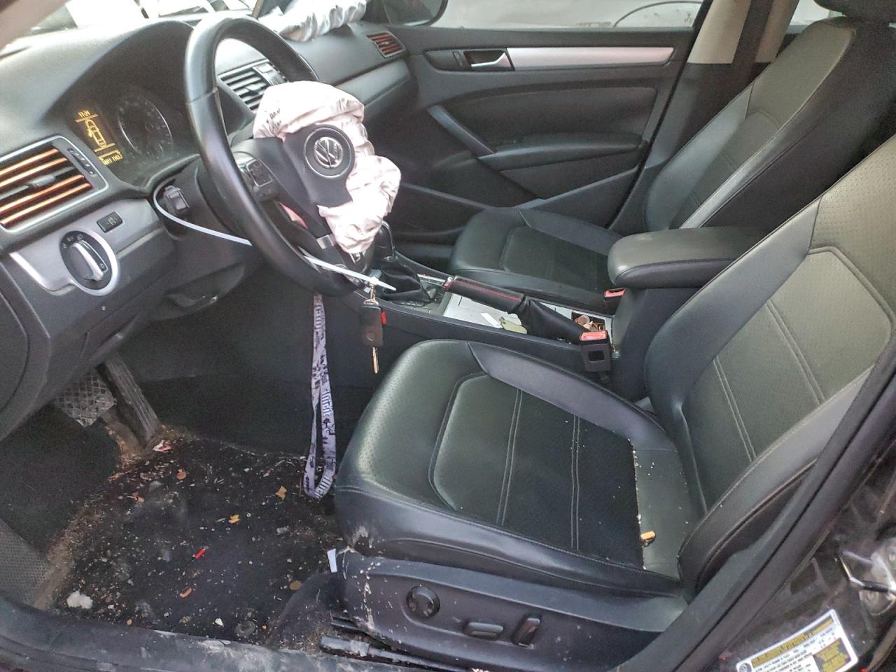 2012 VOLKSWAGEN PASSAT SE photo 7