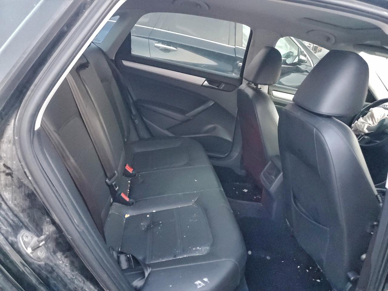 2012 VOLKSWAGEN PASSAT SE photo 10