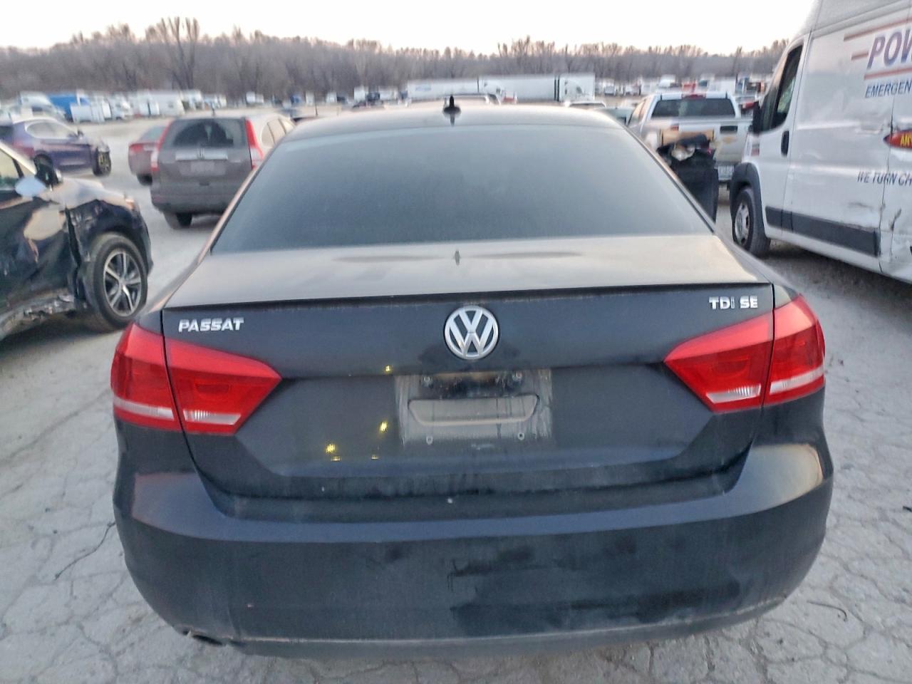 2012 VOLKSWAGEN PASSAT SE photo 6