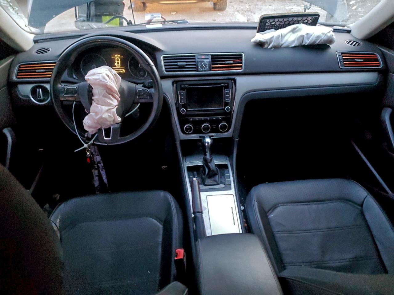 2012 VOLKSWAGEN PASSAT SE photo 8