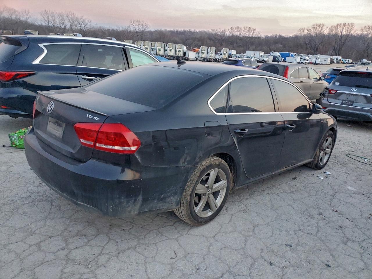 2012 VOLKSWAGEN PASSAT SE photo 3